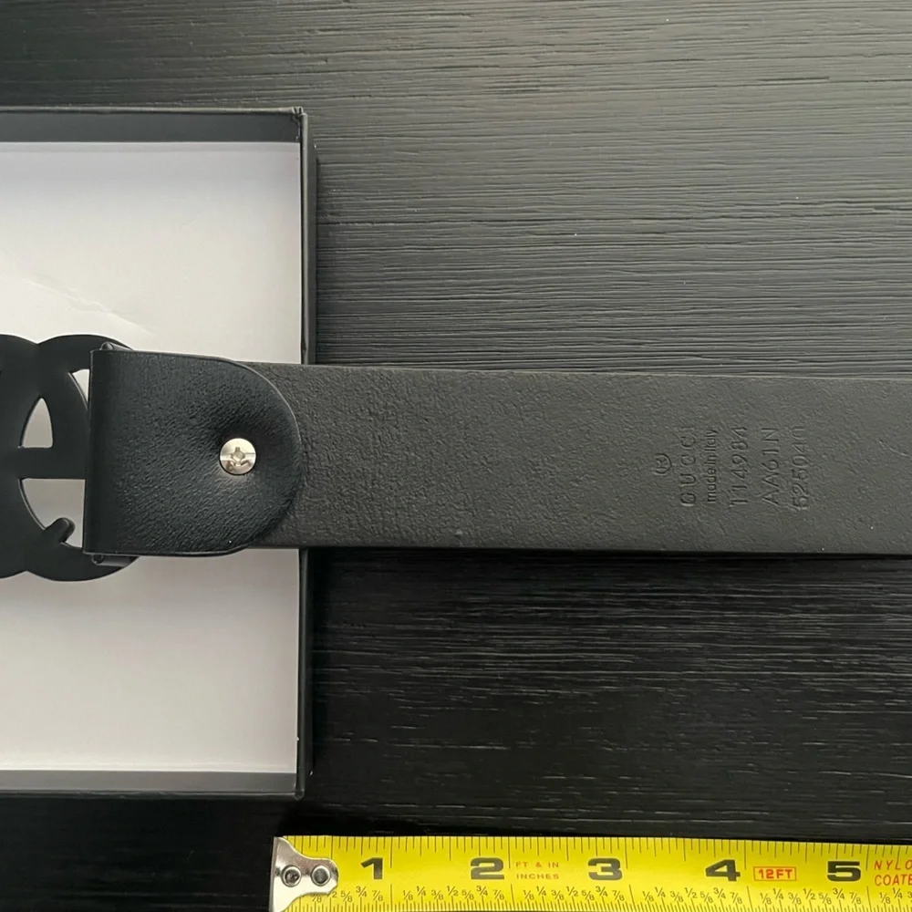 All black leather belt with classic black buckle. Men’s size 40-42🔥